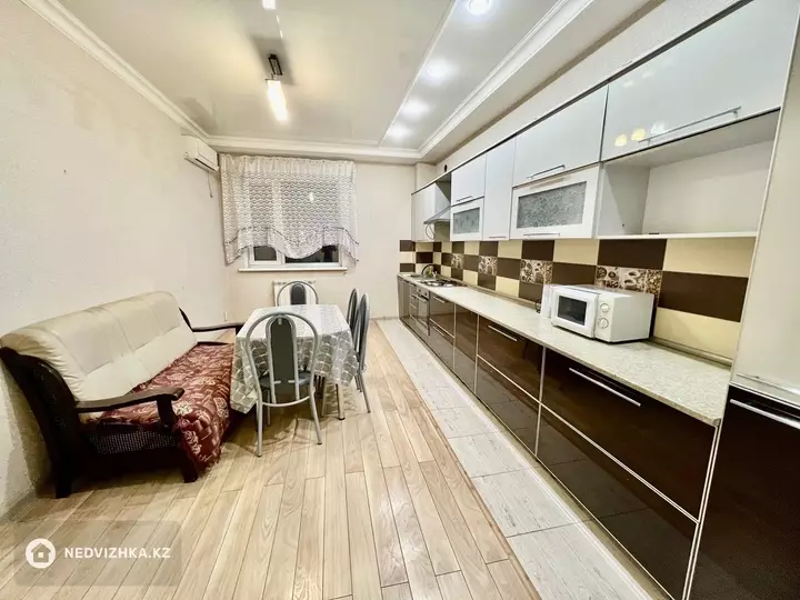 2-комнатная квартира, этаж 3 из 12, 100 м², Посуточно, фотография 5