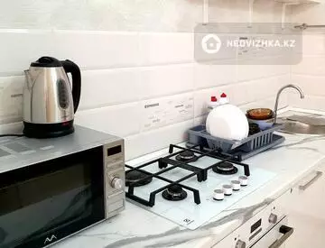 1-комнатная квартира, этаж 8 из 10, 37 м², миниатюра 10