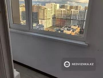 1-комнатная квартира, этаж 17 из 17, 37 м², Посуточно, миниатюра 12