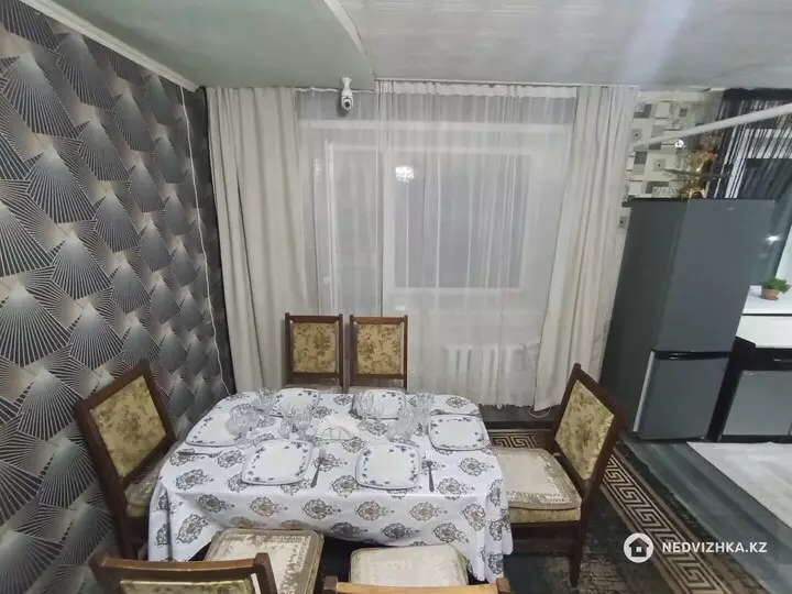 3-комнатная квартира, этаж 4 из 4, 1 м², Посуточно, фотография 3