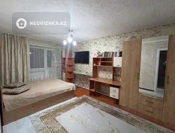 3-комнатная квартира, этаж 4 из 4, 1 м², Посуточно, миниатюра 6