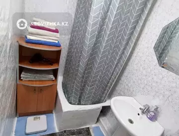 3-комнатная квартира, этаж 4 из 4, 1 м², Посуточно, миниатюра 9