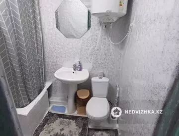 3-комнатная квартира, этаж 4 из 4, 1 м², Посуточно, миниатюра 10