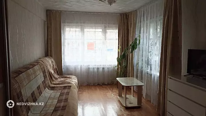 2-комнатная квартира, этаж 1 из 5, 42 м², фотография 3