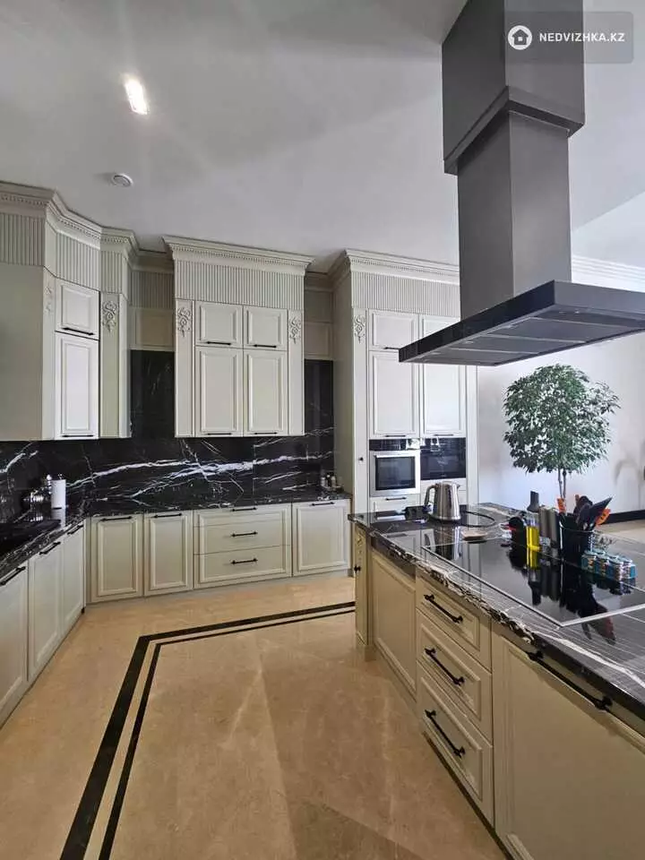 6-комнатный дом, 10 соток, 780 м², фотография 2