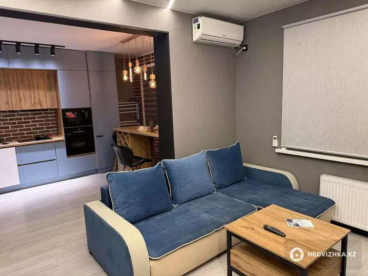 1-комнатная квартира, этаж 5 из 16, 40 м², Посуточно, фотография 2