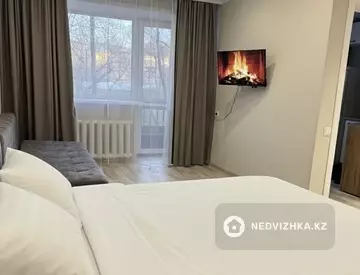 1-комнатная квартира, этаж 2 из 5, 33 м², Посуточно, миниатюра 1