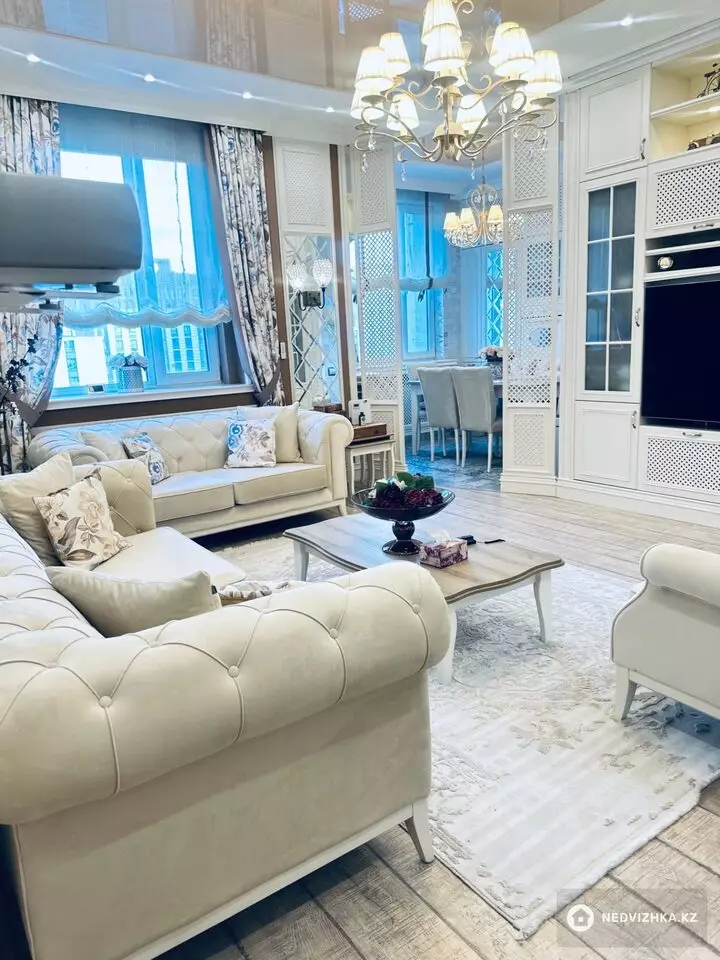 4-комнатная квартира, этаж 8 из 7, 97 м²