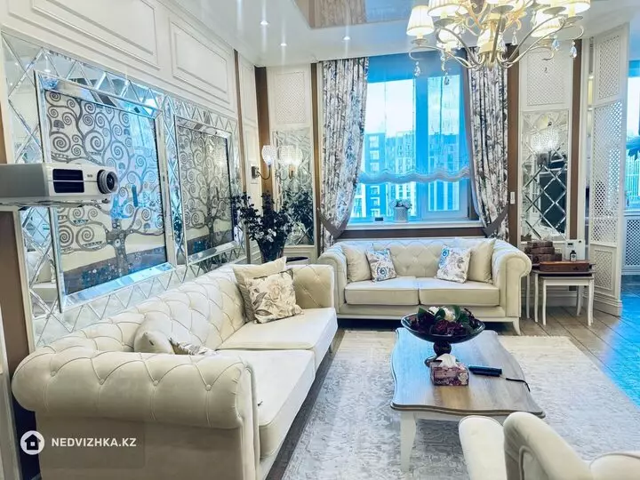 4-комнатная квартира, этаж 8 из 7, 97 м², фотография 3