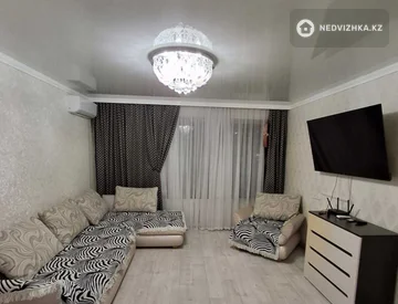 3-комнатная квартира, этаж 1 из 9, 64 м², На длительный срок, миниатюра 1