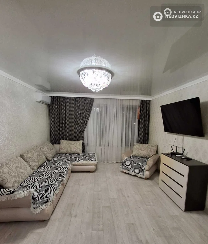3-комнатная квартира, этаж 1 из 9, 64 м², На длительный срок
