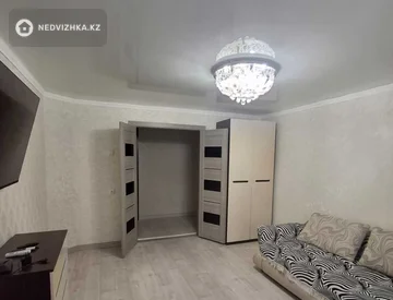 3-комнатная квартира, этаж 1 из 9, 64 м², На длительный срок, миниатюра 2