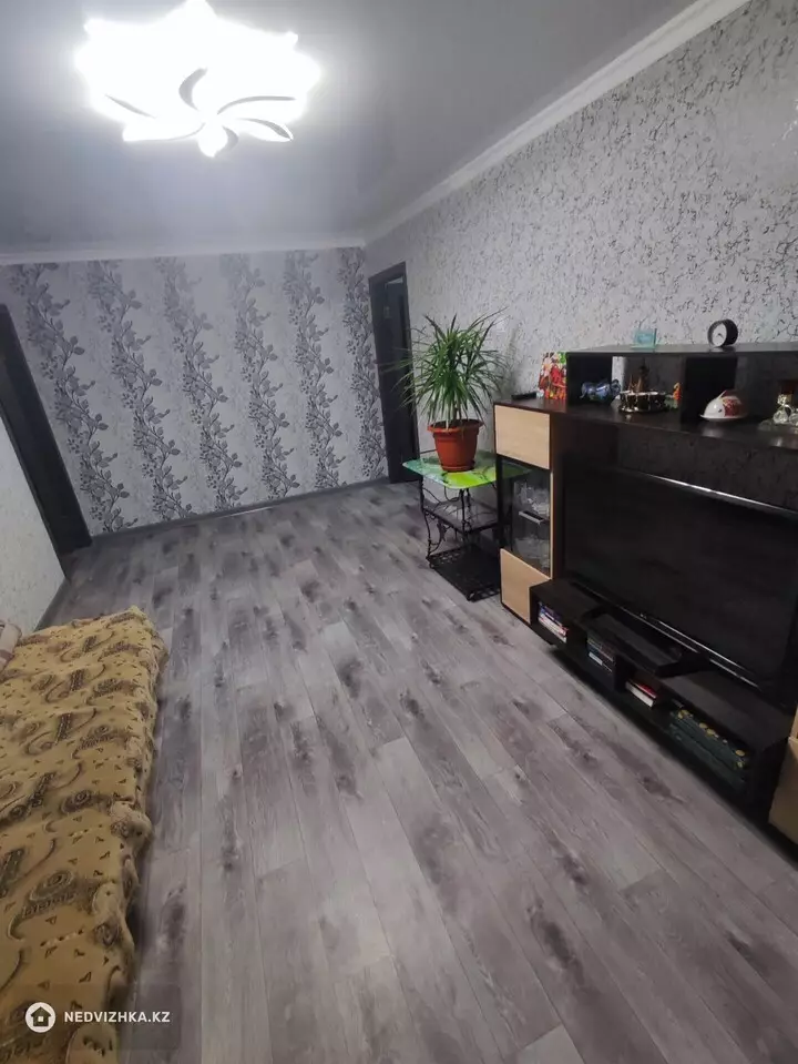 3-комнатная квартира, этаж 5 из 5, 61 м², фотография 2