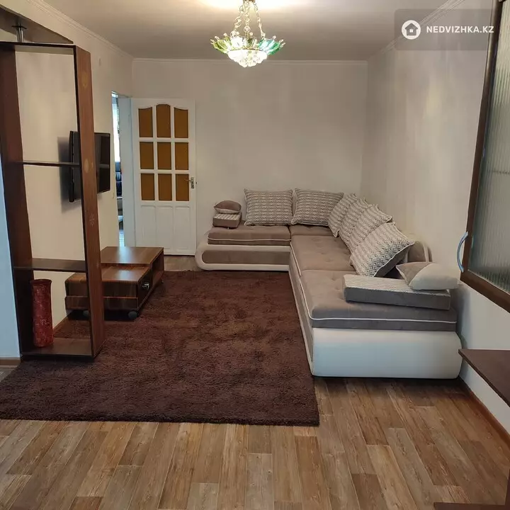 3-комнатная квартира, этаж 3 из 5, 64 м², фотография 2