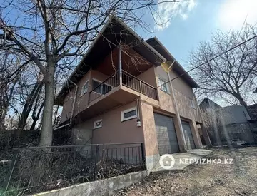 6-бөлмелі үй, 8 соттық, 300 м², 1-нобай