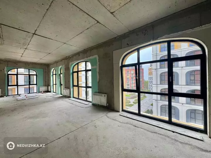 4-комнатная квартира, этаж 4 из 7, 140 м², фотография 5