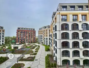 4-комнатная квартира, этаж 4 из 7, 140 м², миниатюра 1