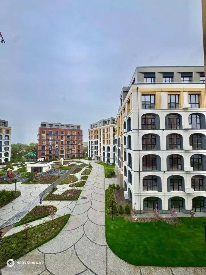 4-комнатная квартира, этаж 4 из 7, 140 м²
