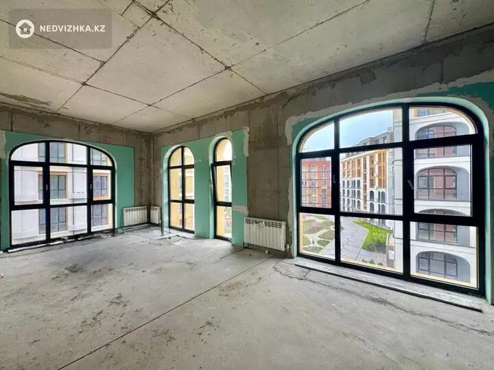 4-комнатная квартира, этаж 4 из 7, 140 м², фотография 2