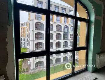 4-комнатная квартира, этаж 4 из 7, 140 м², миниатюра 3