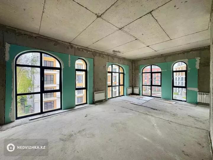 4-комнатная квартира, этаж 4 из 7, 140 м², фотография 4