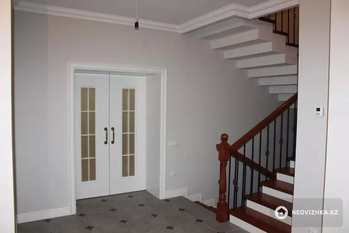 6-комнатный дом, 10 соток, 475 м², фотография 5