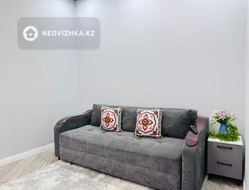 1-комнатная квартира, этаж 4 из 12, 46 м², Посуточно, миниатюра 3