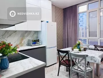 1-комнатная квартира, этаж 4 из 12, 46 м², Посуточно, миниатюра 7