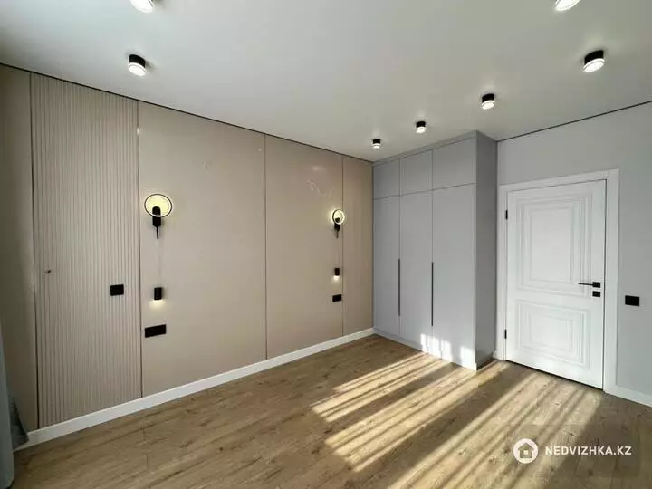 2-комнатная квартира, этаж 4 из 10, 68 м², фотография 2