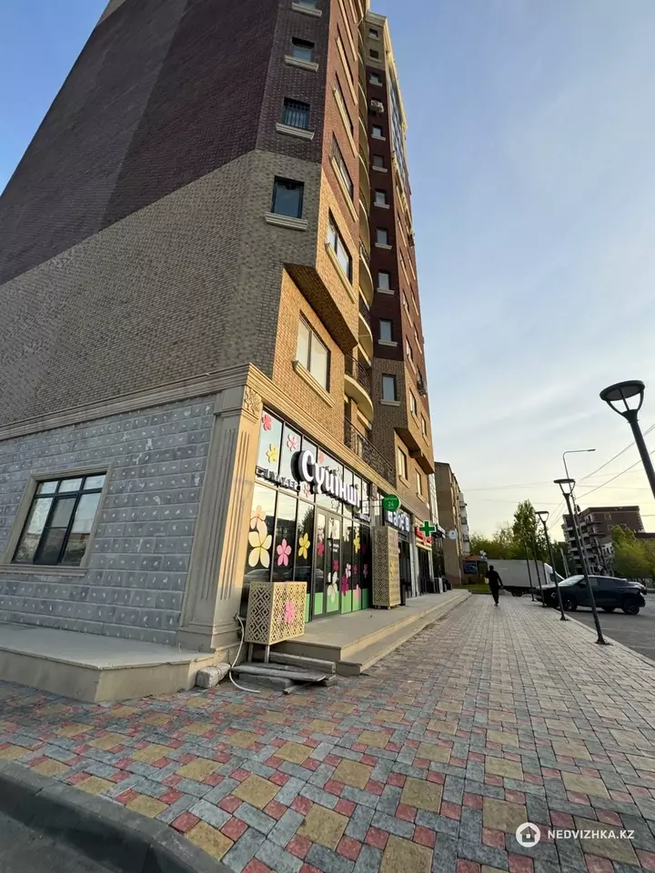 2-комнатная квартира, этаж 8 из 12, 92 м², фотография 3