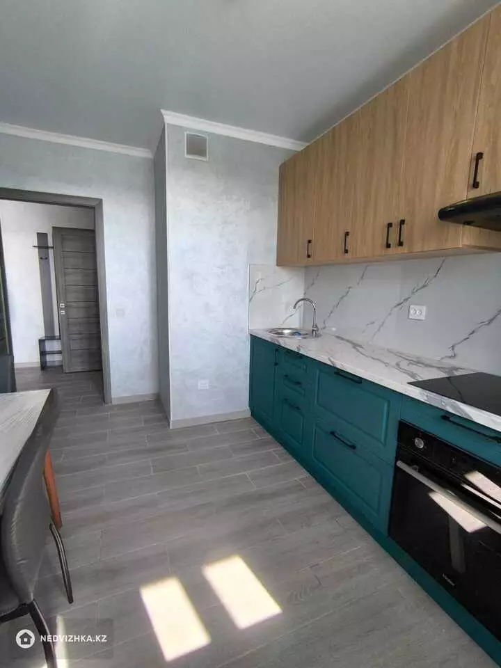 2-комнатная квартира, этаж 9 из 13, 62 м², На длительный срок, фотография 2