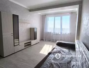 2-комнатная квартира, этаж 9 из 13, 62 м², На длительный срок
