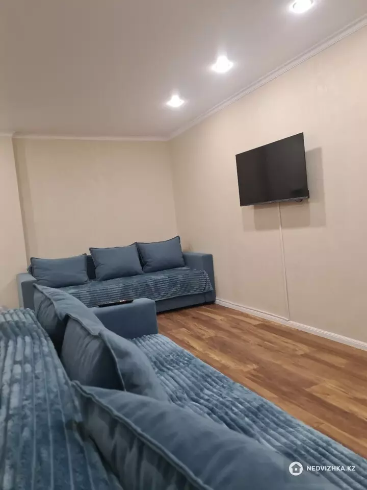 2-комнатная квартира, этаж 2 из 5, 40 м², Посуточно, фотография 2