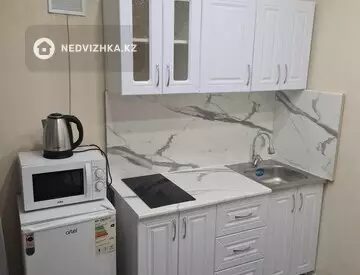 2-комнатная квартира, этаж 2 из 5, 40 м², Посуточно, миниатюра 12
