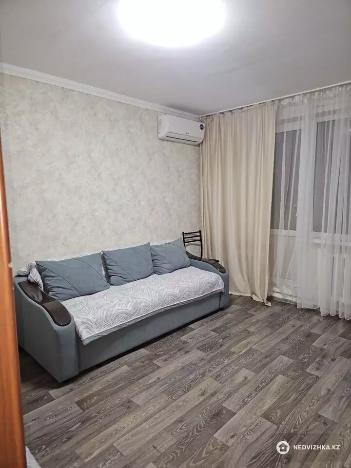 1-комнатная квартира, этаж 3 из 5, 35 м², Посуточно, фотография 3
