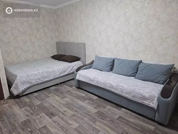 1-комнатная квартира, этаж 3 из 5, 35 м², Посуточно, фотография 4