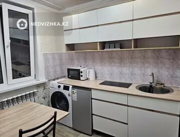 1-комнатная квартира, этаж 3 из 5, 35 м², Посуточно, миниатюра 7