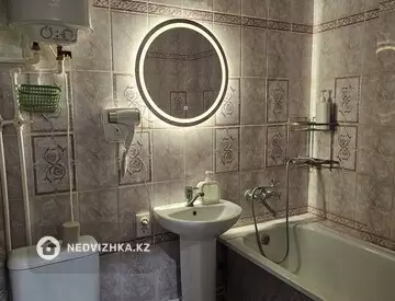 1-комнатная квартира, этаж 3 из 5, 35 м², Посуточно, миниатюра 9
