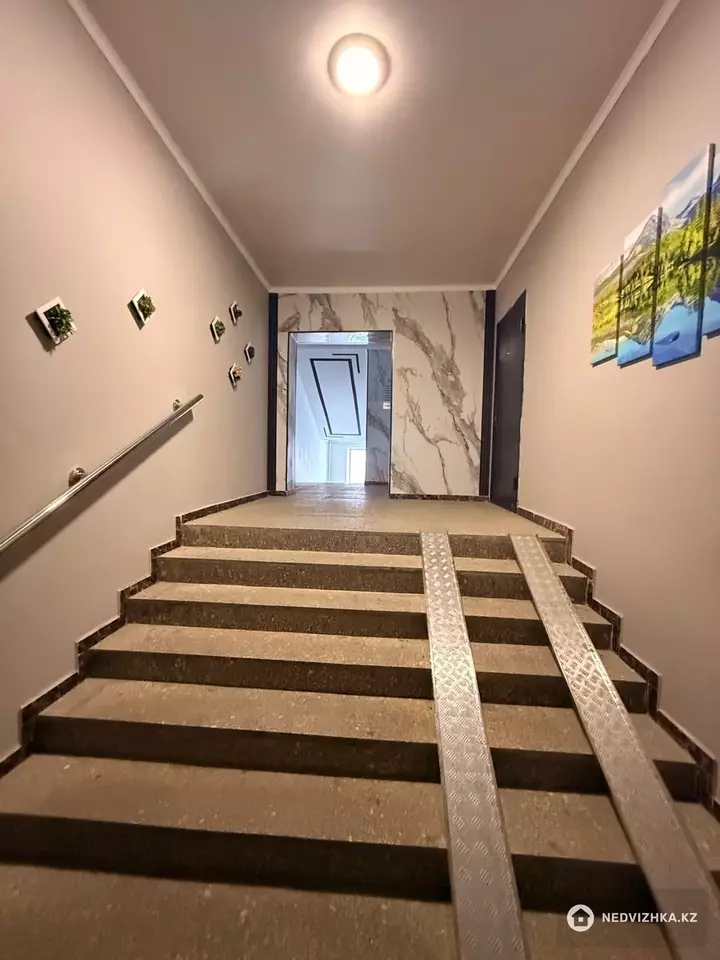 2-комнатная квартира, этаж 9 из 9, 63 м², Посуточно, фотография 2