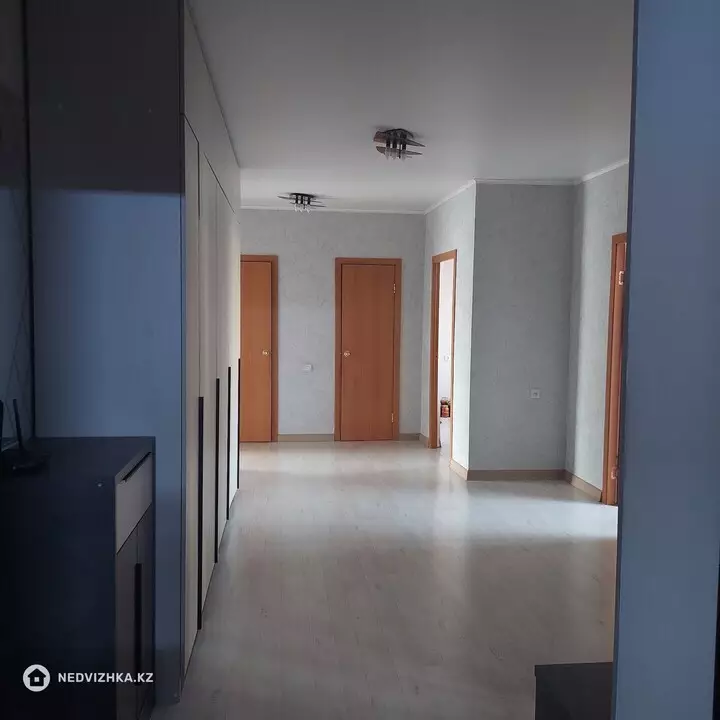 3-комнатная квартира, этаж 3 из 9, 90 м², фотография 4
