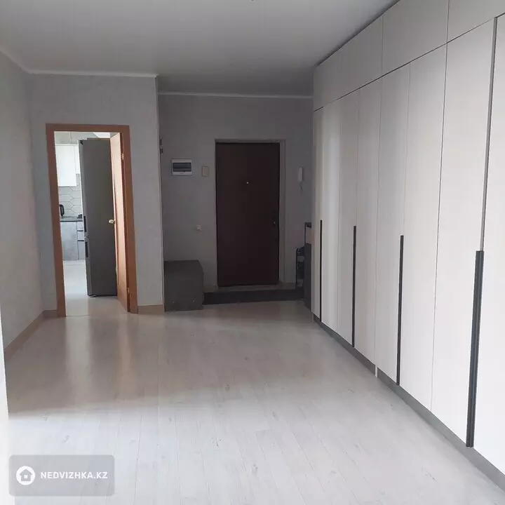 3-комнатная квартира, этаж 3 из 9, 90 м², фотография 3