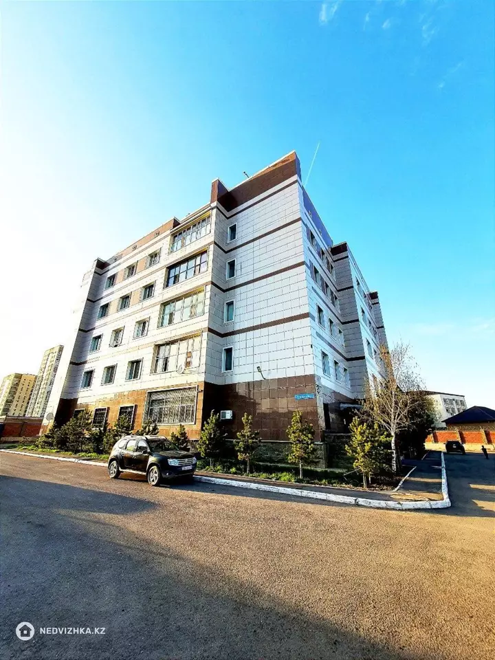 3-комнатная квартира, этаж 4 из 5, 95 м², фотография 2