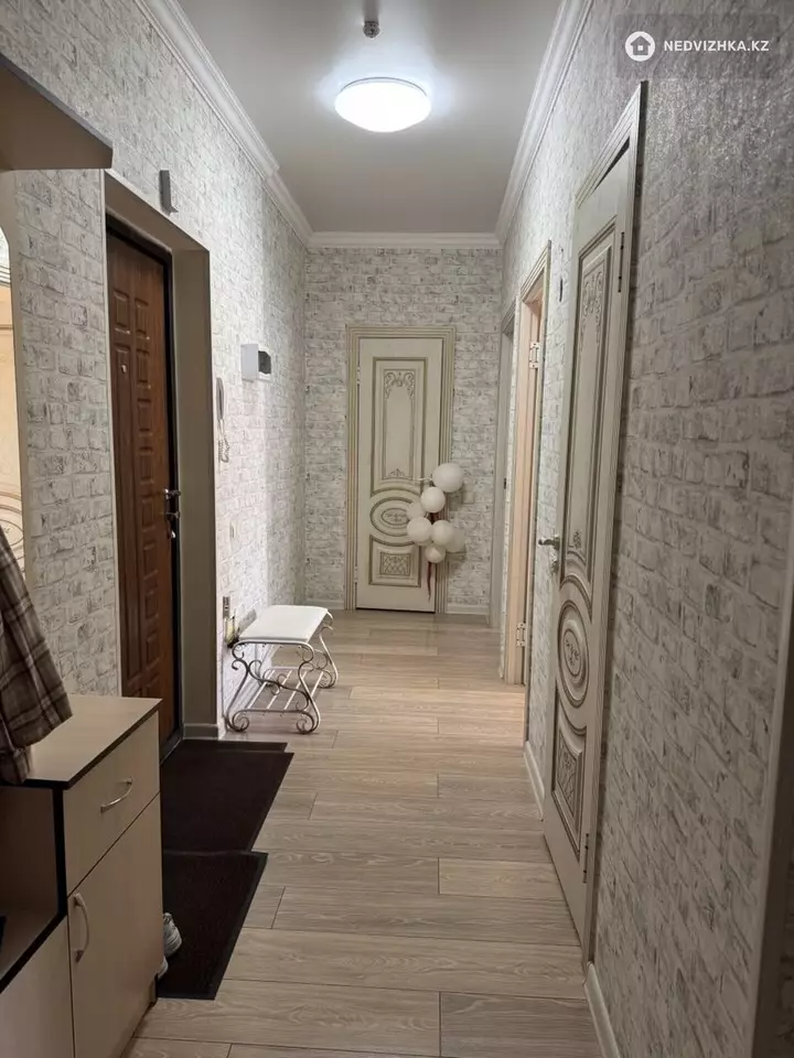 2-комнатная квартира, этаж 11 из 12, 60 м², На длительный срок, фотография 2