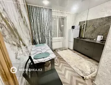 1-комнатная квартира, этаж 8 из 9, 40 м², Посуточно, миниатюра 4