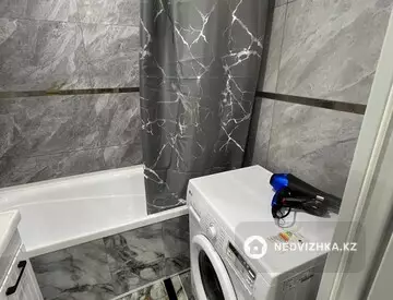 1-комнатная квартира, этаж 8 из 9, 40 м², Посуточно, миниатюра 5