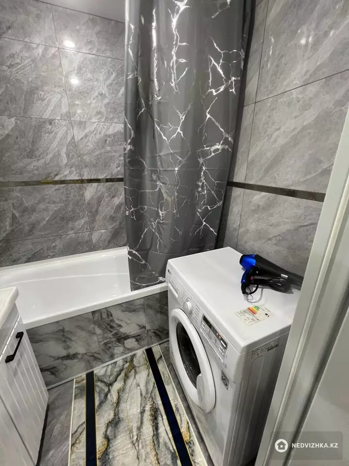 1-комнатная квартира, этаж 8 из 9, 40 м², Посуточно, фотография 5