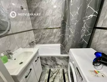 1-комнатная квартира, этаж 8 из 9, 40 м², Посуточно, миниатюра 8