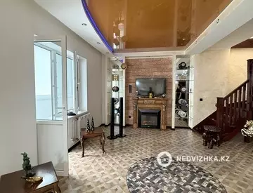 5-комнатная квартира, этаж 5 из 5, 165 м²