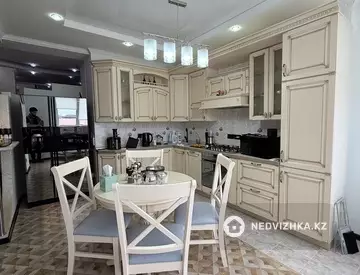 5-комнатная квартира, этаж 5 из 5, 165 м²