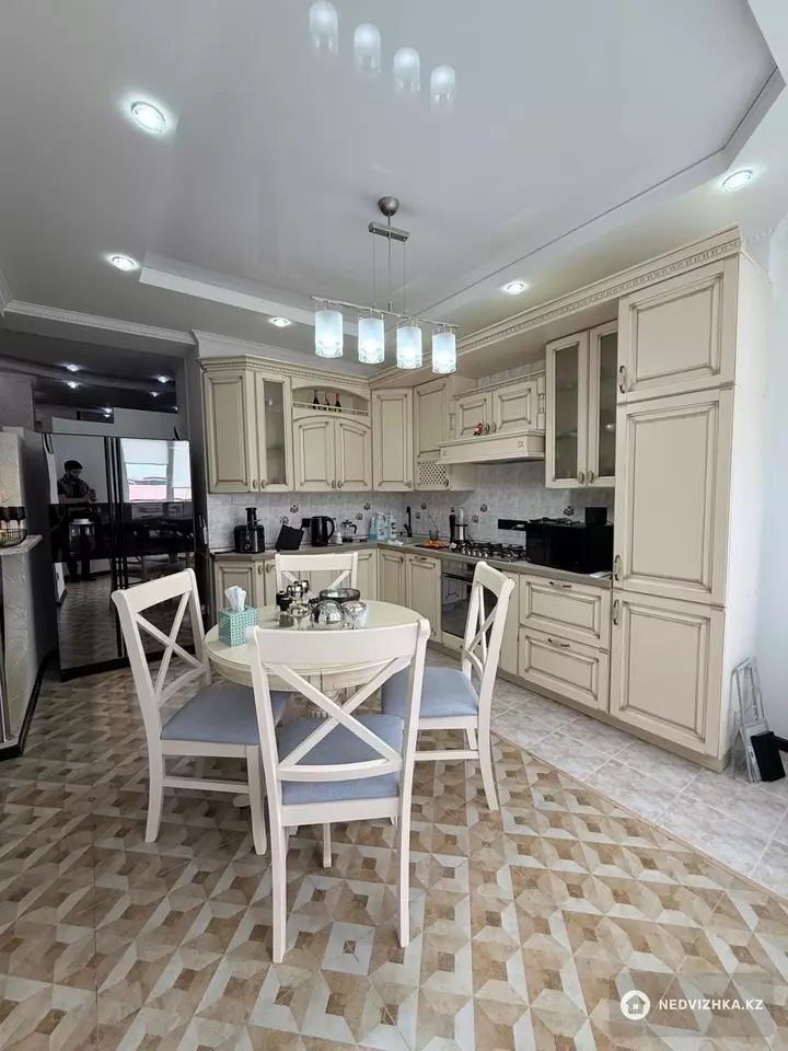 5-комнатная квартира, этаж 5 из 5, 165 м², фотография 4